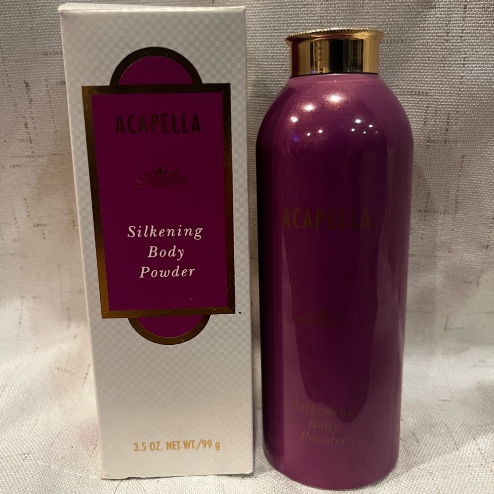 Acapella Silkening Body Powder in Purple